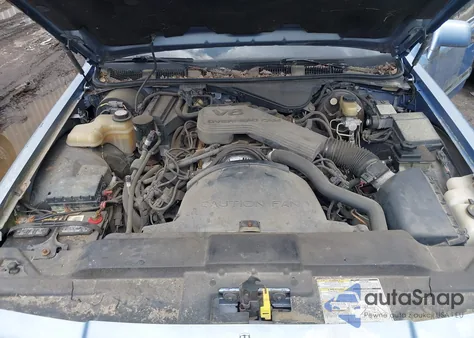 1995 Lincoln Town Car Executive z USA, uszkodzony, nr VIN 1LNLM81W9SY676031